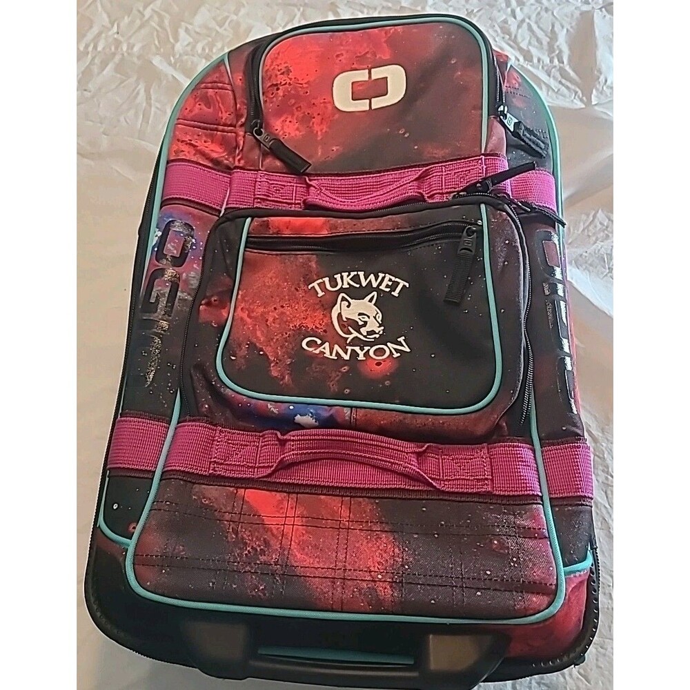 Ogio layer travel bag with wheels